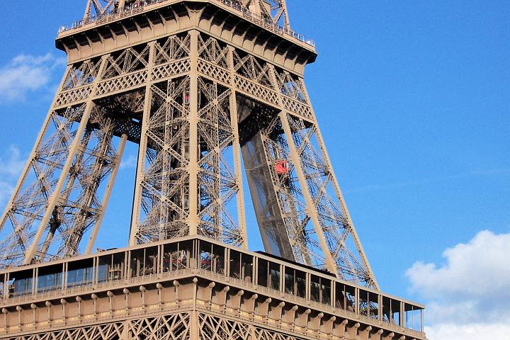 100_0448.jpg - Výtah na Eiffelovu věž